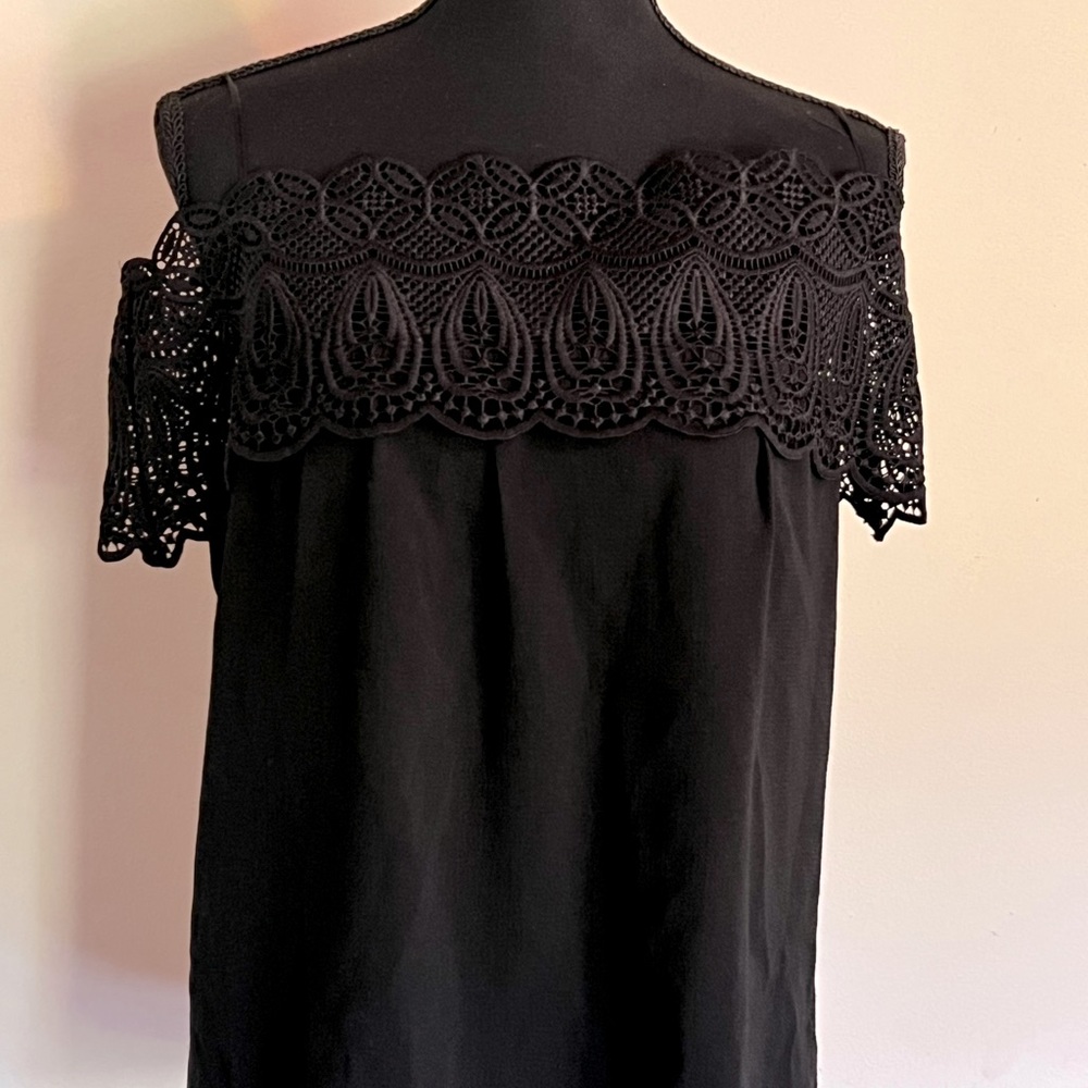 Wayf off the shoulder black top, hangs slightly below waist